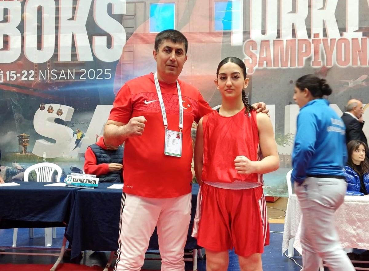 Erzincanlı Sporcular U22 Türkiye Boks Şampiyonası'nda Mücadele Ediyor