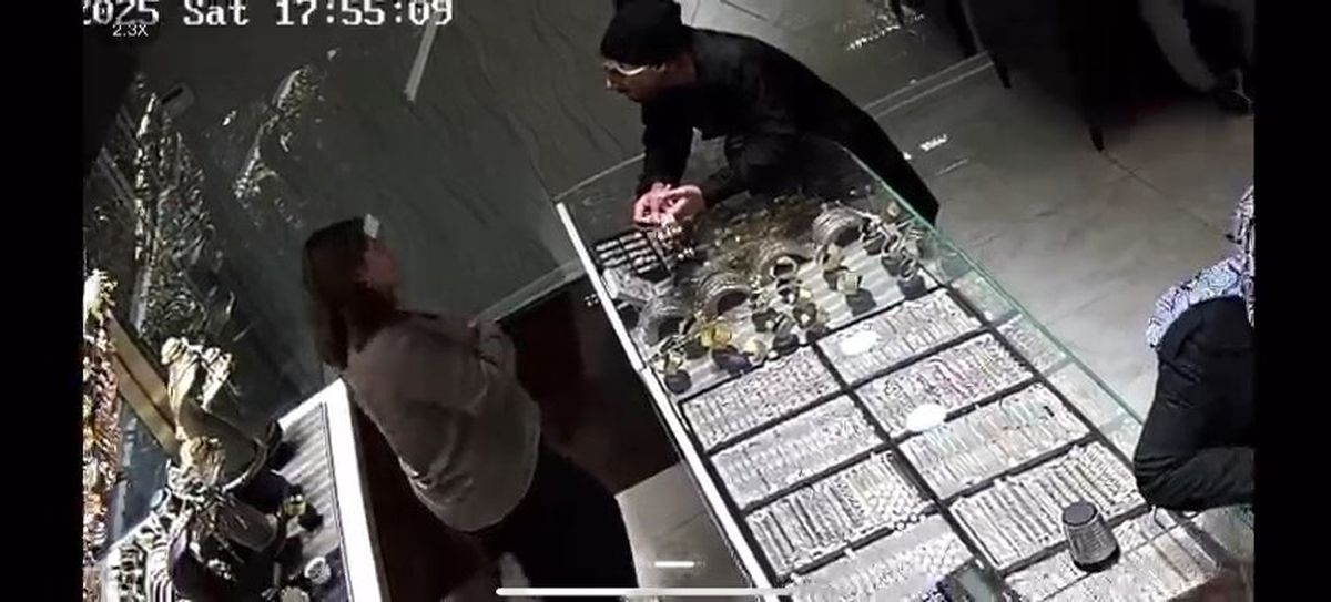 Esenyurt'ta Kuyumcu Soygunu: Müşteri Kılığındaki Şüpheli 560 Bin TL Çaldı