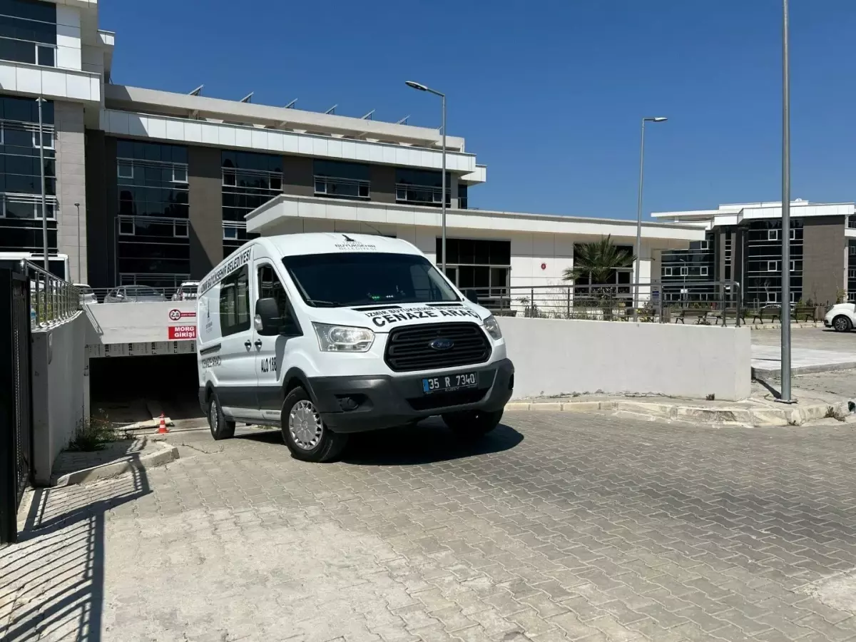 Eski TBMM Başkanvekili Fehmi Işıklar'ın Eşinin Cenazesi Adli Tıp Kurumu'ndan Alındı
