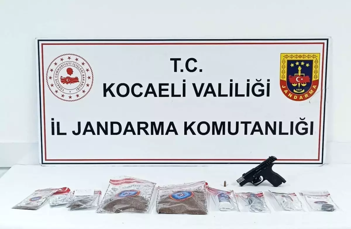 Darıca'da Jandarma Operasyonu: 1 Kilo Bonzai ve Tabanca Ele Geçirildi