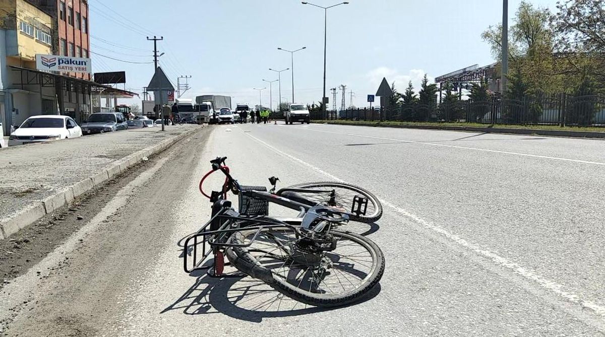 Samsun'da Bisiklet Sürücüsüne Kamyonet Çarptı: Ağır Yaralı