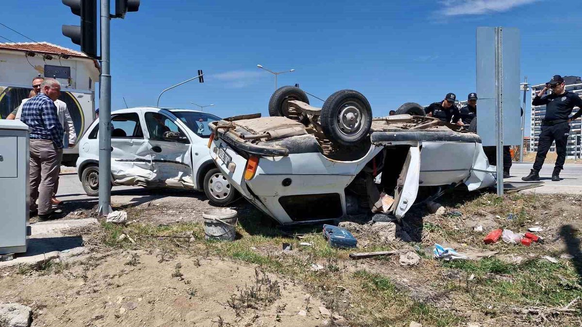 Karaman'da Trafik Kazası: İki Yaralı