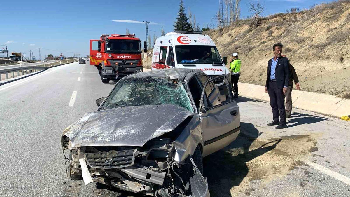 Karaman'da Kontrolden Çıkan Otomobil Takla Attı, 2 Yaralı
