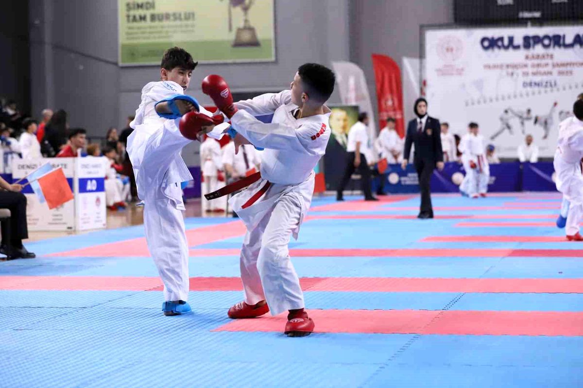 Denizli'de Okul Sporları Karate Şampiyonası Gerçekleşti