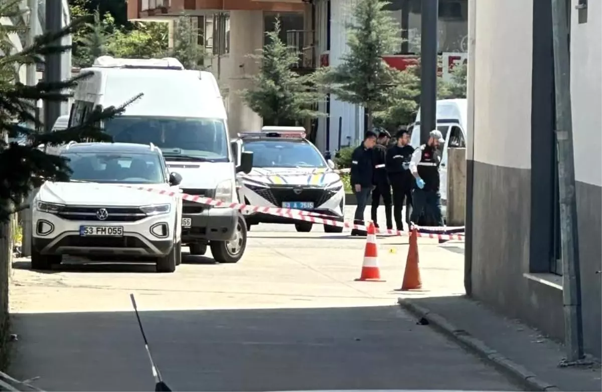 Rize'de Kardeşler Arasında Hastane Önünde Silahlı Kavga