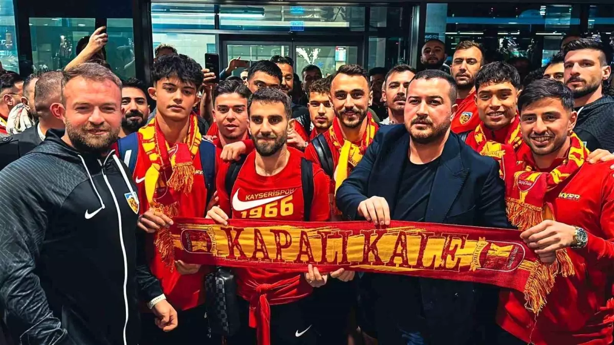 Kayserispor, Fenerbahçe ile Berabere Kaldı, Taraftarlar Havaalanında Coşkuyla Karşıladı