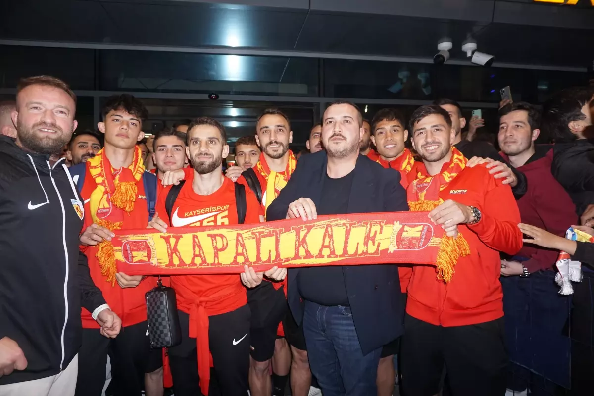 Kayserispor, Fenerbahçe ile Beraberliğin Ardından Taraftarla Buluştu