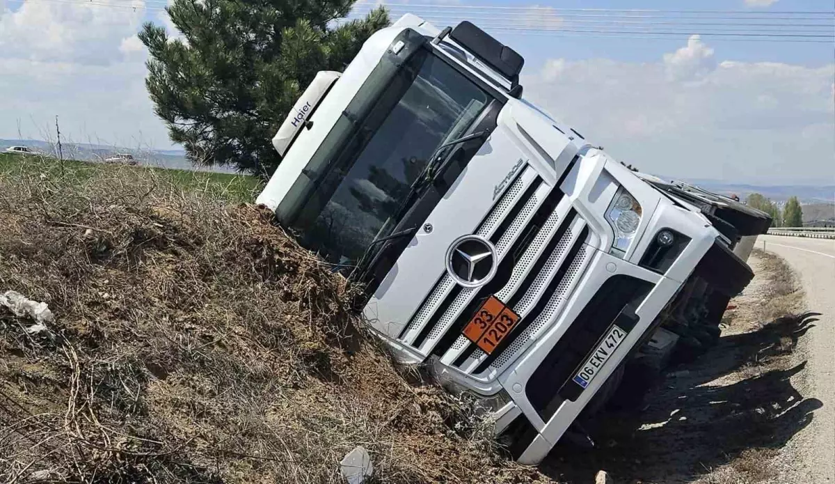 Kırıkkale'de Akaryakıt Yüklü Tanker Devrildi