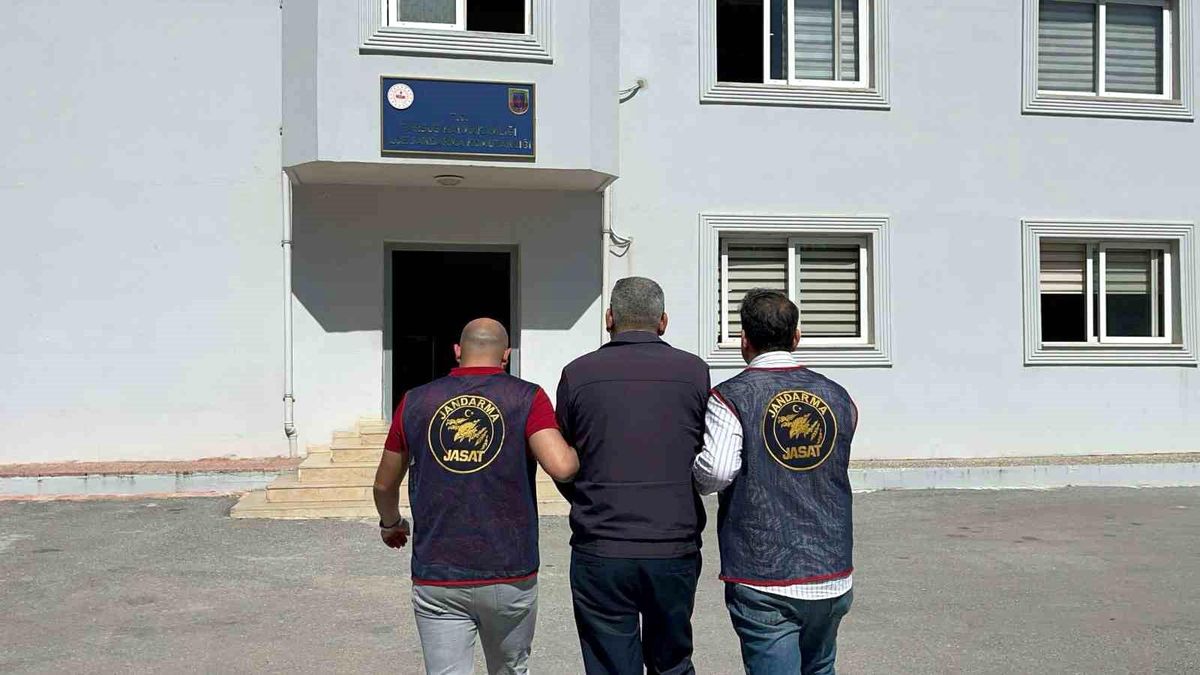 Mersin'de Sahte Kamu Görevlisi Dolandırıcılığı: 28 Yıl 9 Ay Hapis Cezası