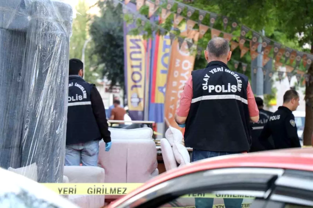 Denizli'de Park Kavgasında Kadın Müşteri Silahla Yaralandı