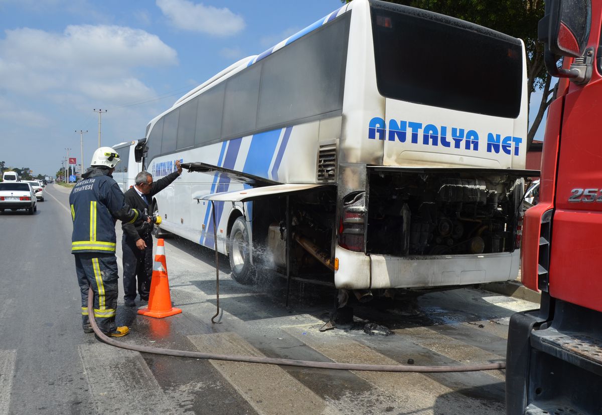 Antalya'da Yolcu Otobüsünde Yangın