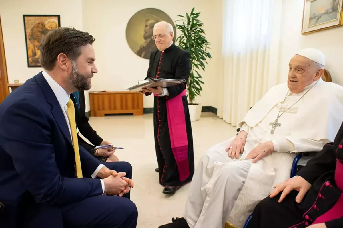 Papa Francis, Trump'ın yardımcısı ile görüştükten 7 saat sonra hayatını kaybetti