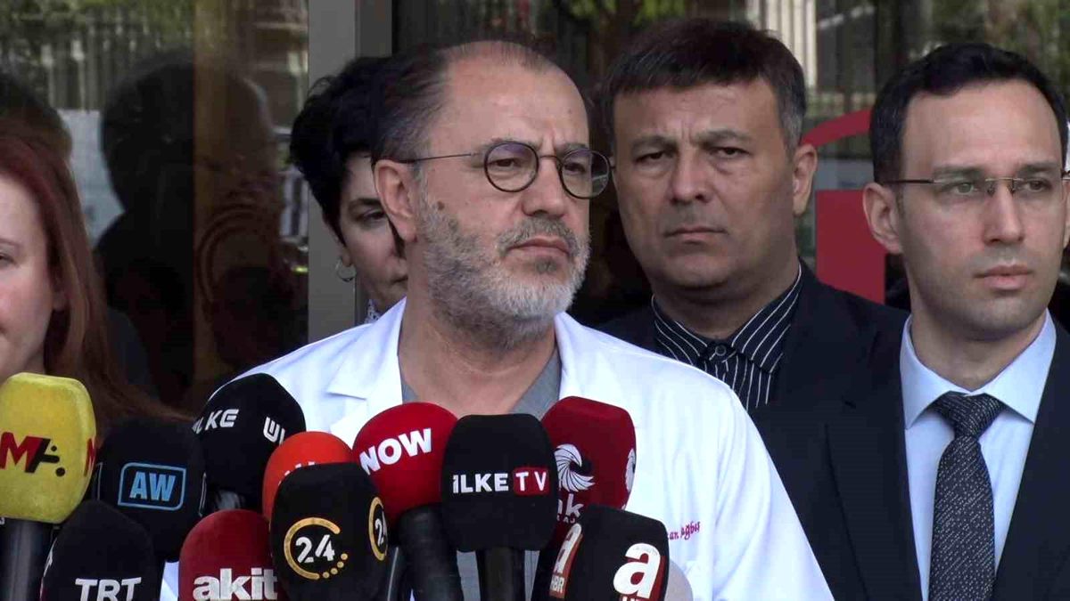 Sırrı Süreyya Önder'i ameliyat eden Prof. Dr. Sağbaş: 'Sağ kalp kısmen kasılmaya başladı'