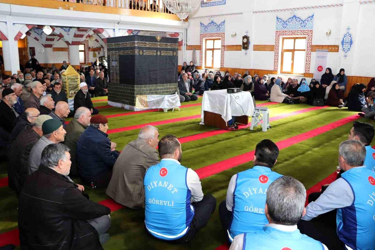 Sivas'ta Hac Adaylarına Eğitim Semineri Düzenlendi