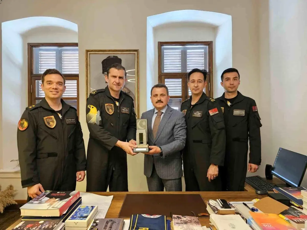 SOLOTÜRK ekibinden Çanakkale Savaşları Gelibolu Tarihi Alan Başkanı Kaşdemir'e ziyaret