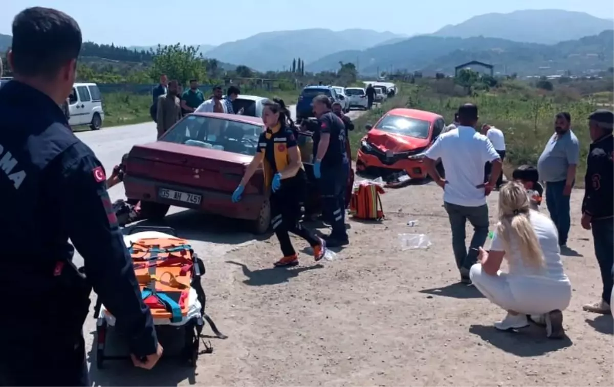 Manisa'nın Turgutlu İlçesinde Trafik Kazası: 4 Yaralı