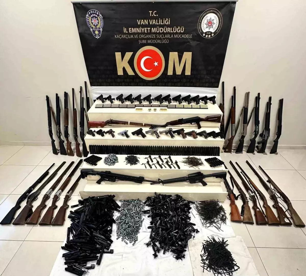 Van'da Gümrük Kaçağı Malzeme Operasyonu: 34 Gözaltı