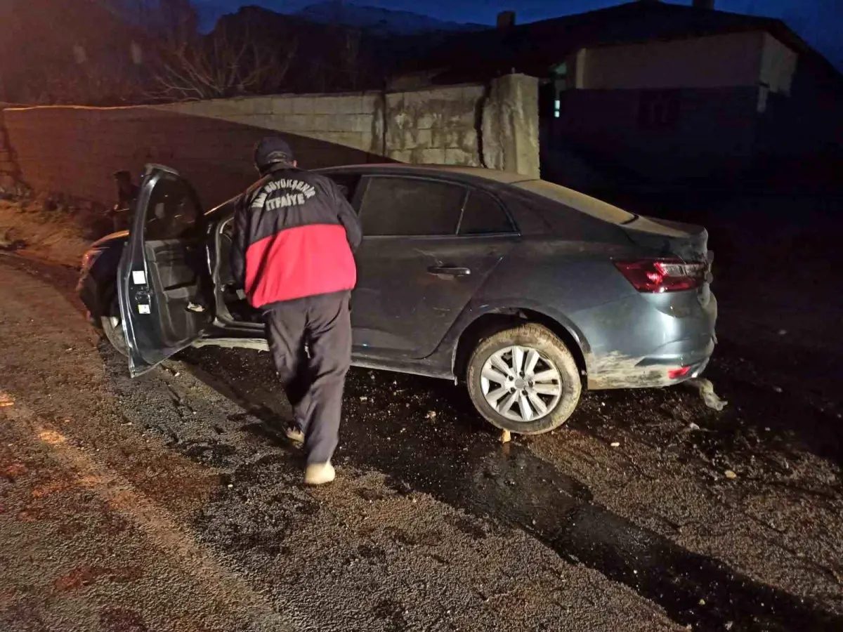Van'da Trafik Kazası: 3 Hafif Yaralı