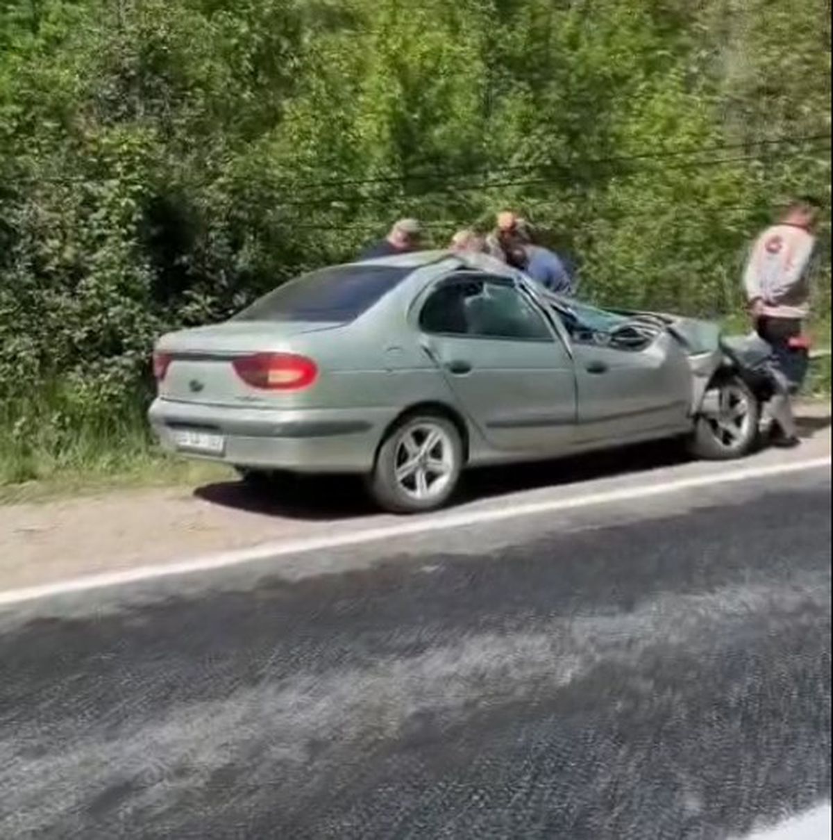 Zonguldak'ta Kayalar Otomobilin Üzerine Düştü: 5 Yaralı