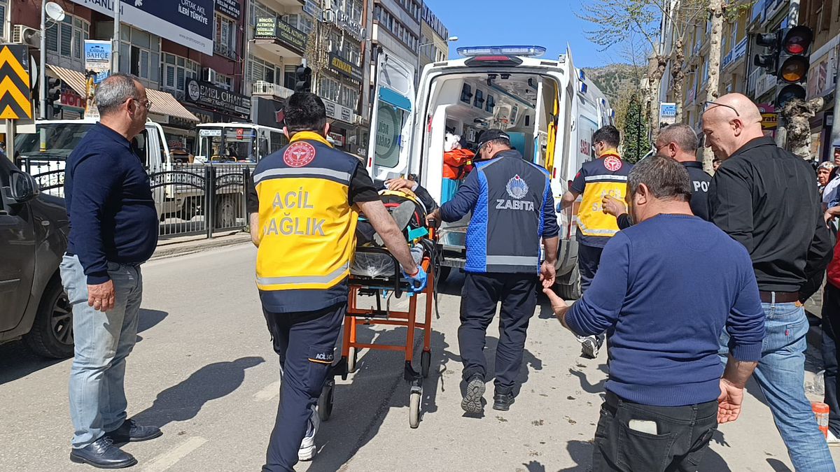 Amasya'da Yaya Geçidini Kullanmayarak Karşıya Geçen Kişi Otomobilin Çarpması Sonucu Yaralandı
