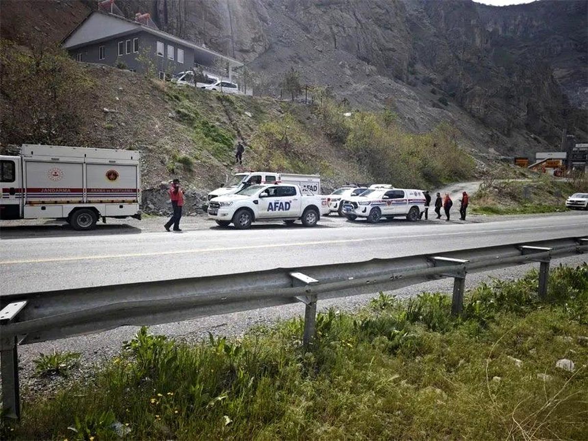 Hakkari'de Mahsur Kalan 4 Kişi Kurtarıldı