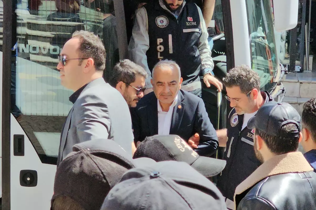 Eski Devrek Belediye Başkanı Çetin Bozkurt'a usulsüzlük soruşturmasında ev hapsi kararı