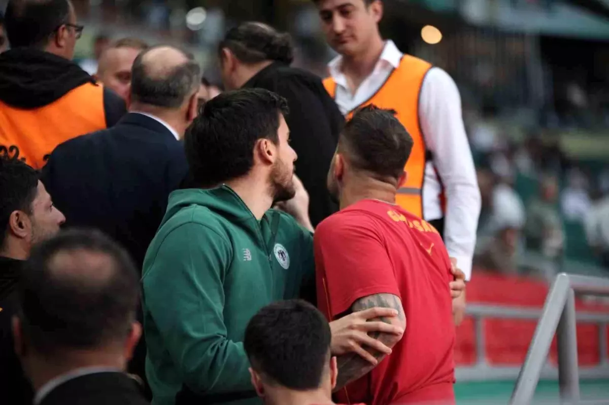 Abdülkerim Bardakcı'nın Konyasporlu Taraftarlarla Tartışması