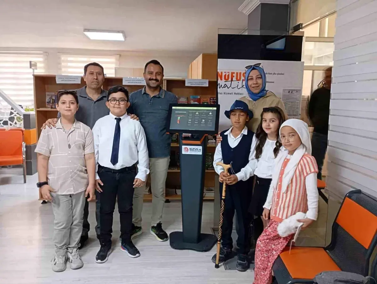 Emirdağ'da Nüfusmatik Tanıtıldı: Öğrenciler Tiyatro ile Eğlendirdi