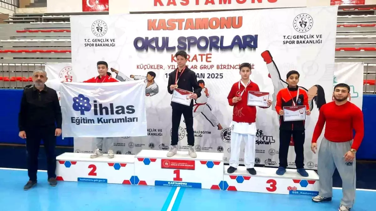 Düzceli Sporcu Ali Demirhan, Karate Grup Müsabakalarında Üçüncü Oldu