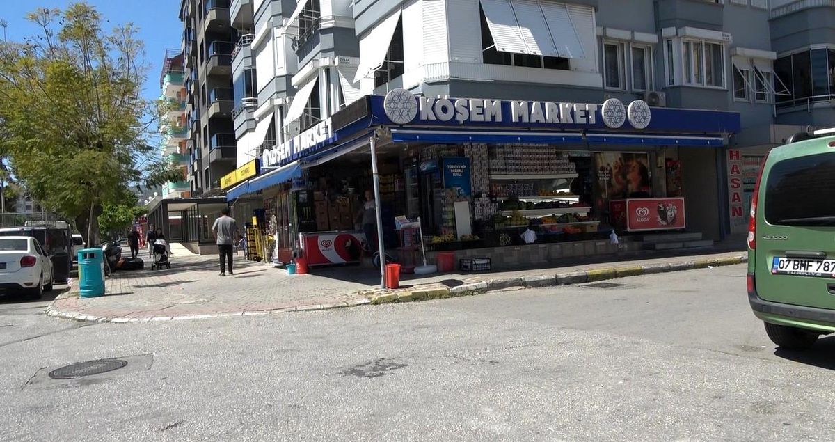 Alanya'da Marketten Alkol Çalan Şahıslar Yakalandı