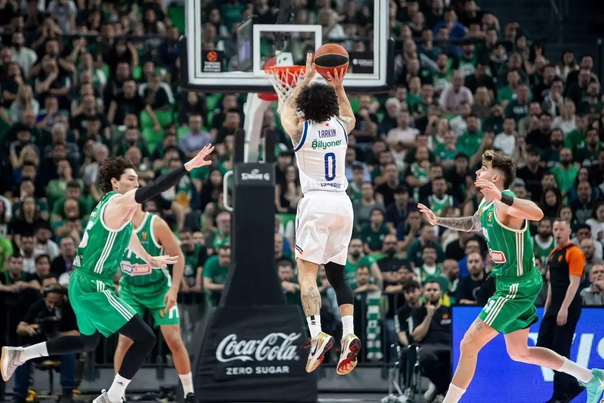 Panathinaikos, Anadolu Efes'i EuroLeague Çeyrek Final İlk Maçında Yendi