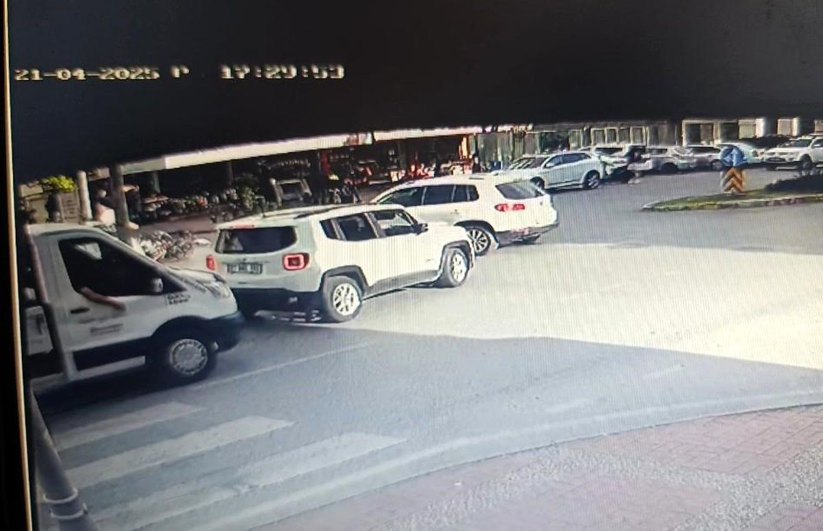 Antalya'da Otomobil ve Motosiklet Çarpıştı: Bir Yaralı