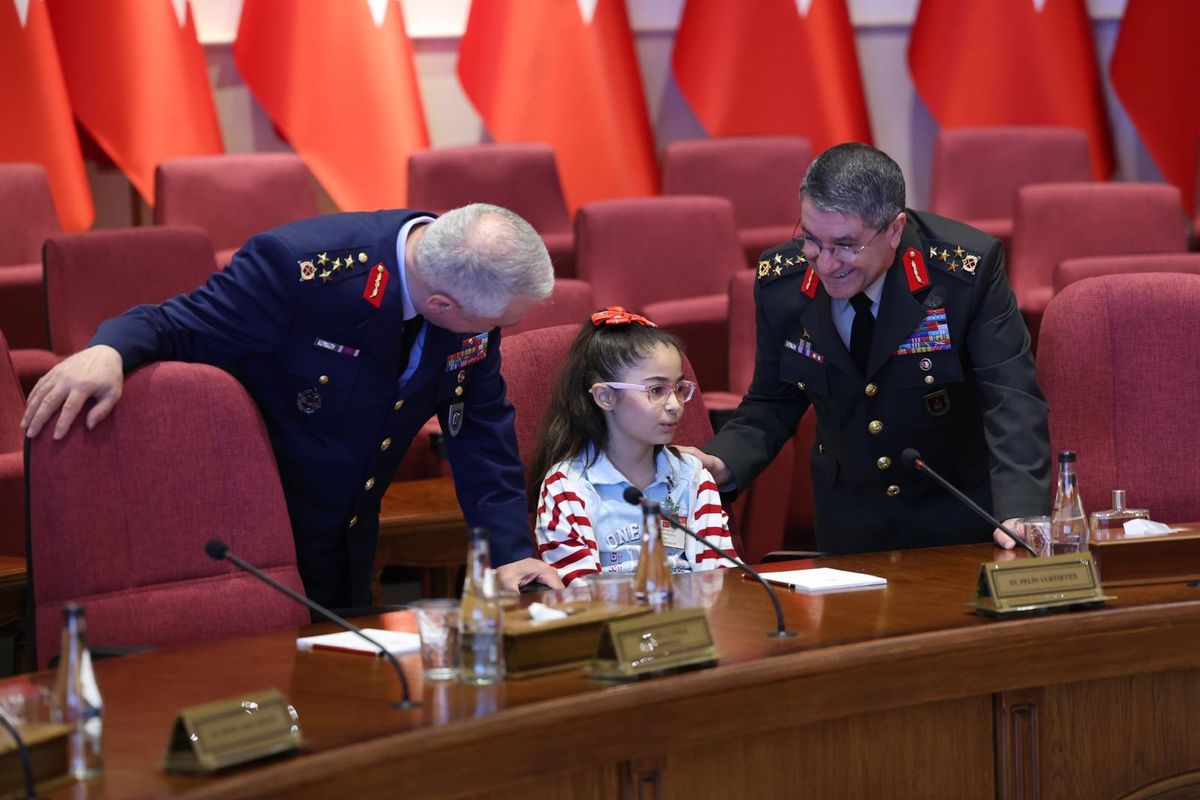 Milli Savunma Bakanı Yaşar Güler, 23 Nisan'da Şehit ve Gazi Çocuklarıyla Buluştu