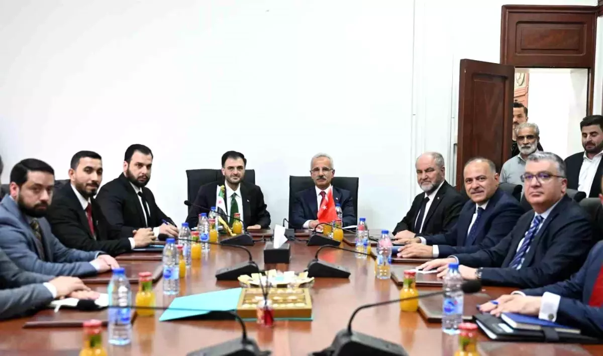 Bakan Uraloğlu, Şam'da Suriye İletişim ve Bilgi Teknolojileri Bakanı ile Görüştü