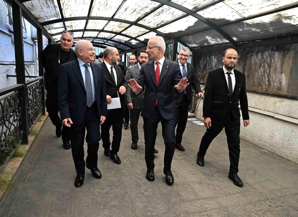 Bakan Uraloğlu, Şam'da Suriye Ulaştırma Bakanı ile Görüşme Gerçekleştirdi