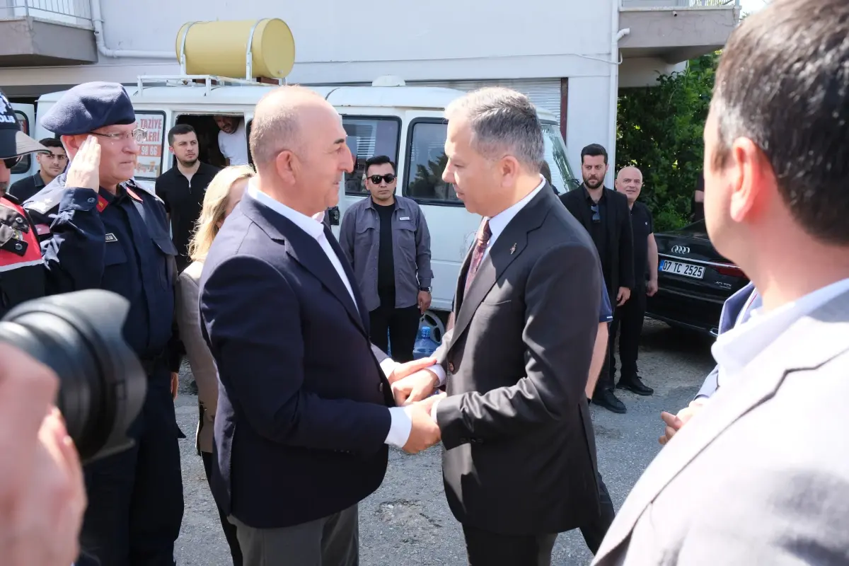 İçişleri Bakanı Yerlikaya ve KKTC Başbakanı Üstel, Mevlüt Çavuşoğlu'na Taziye Ziyaretinde Bulundu
