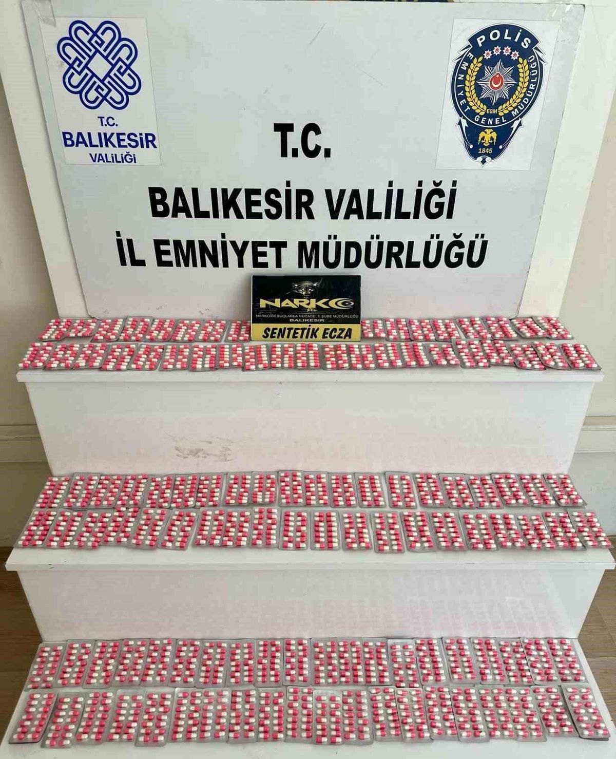 Balıkesir'de Sentetik Ecza Hapları Operasyonu: 1.666 Adet Ele Geçirildi