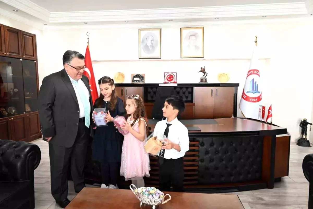 BEUN Rektörü Özölçer, 23 Nisan'da Çocukları Ağırladı