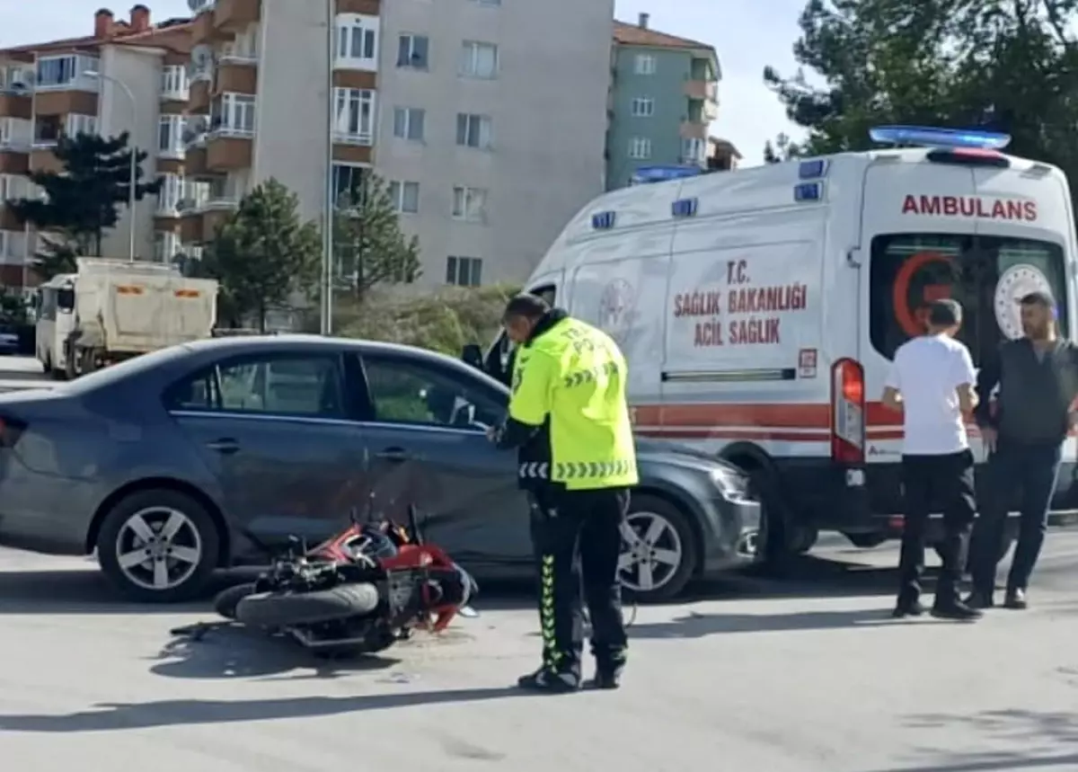 Bilecik'te Motosiklet ve Otomobil Çarpıştı: 1 Yaralı