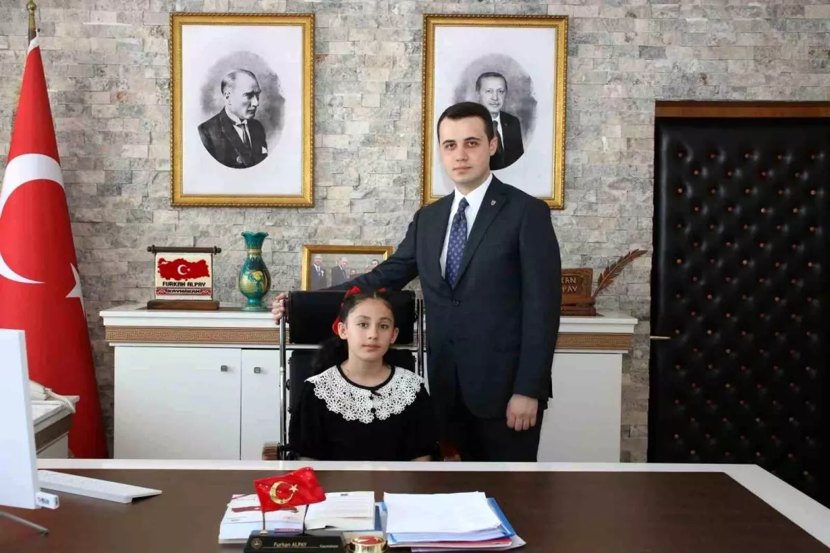 Çilimli Kaymakamı, Koltuğunu Çocuklara Devretti