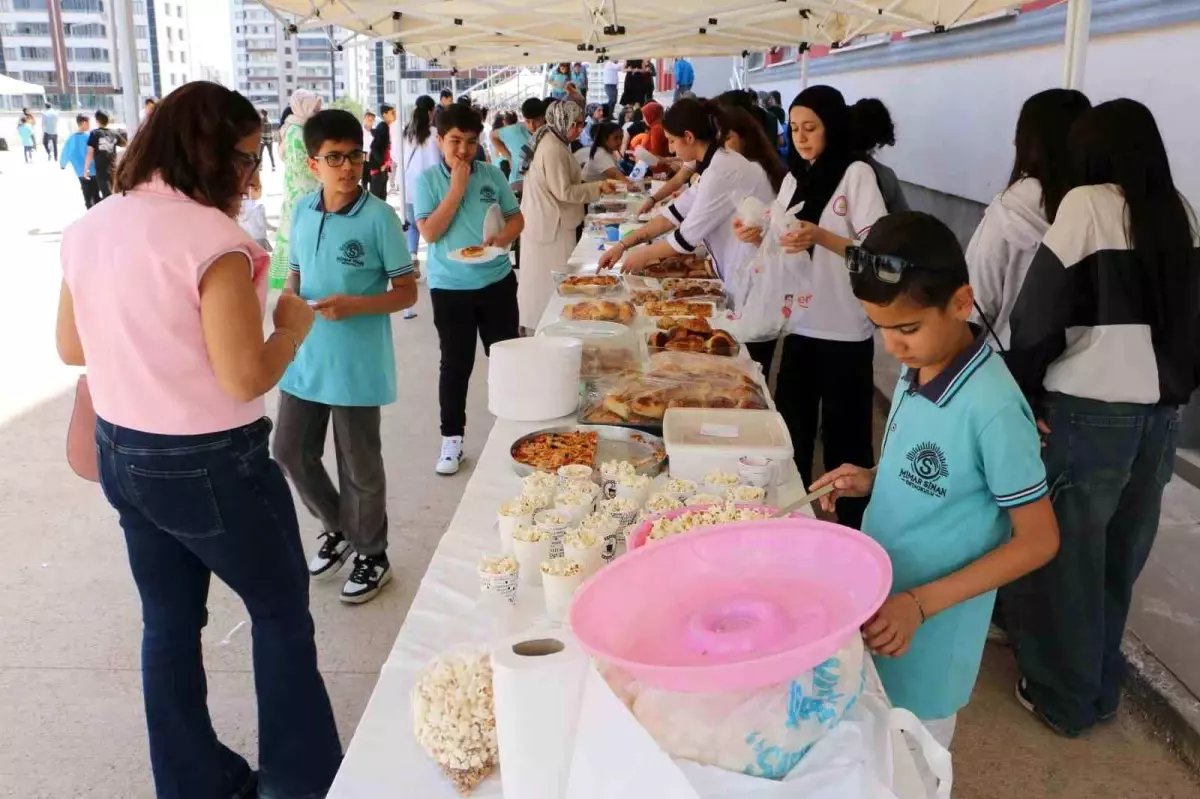 Diyarbakır'da Öğrencilerden Filistinli Çocuklara Yardım Kampanyası