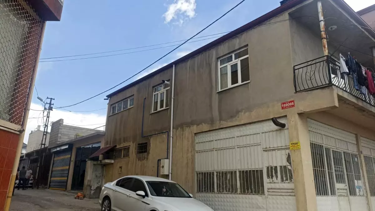 Yunak'ta Ev Taksiti İçin Biriktirilen Altın ve Para Çalındı
