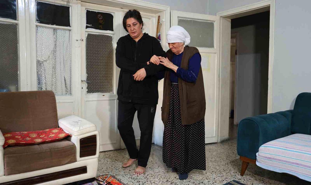 Görme Engelli Emine Teyze Evden Çıkartılıyor