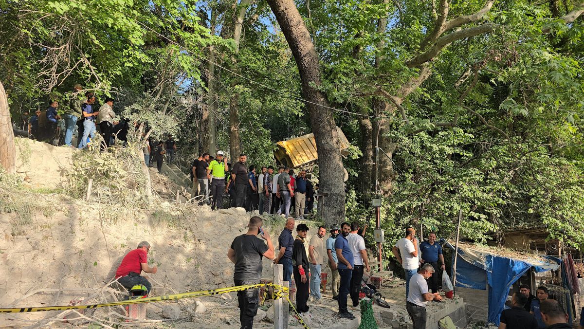 Freni Arızalanan Kamyon Şelaleye Düştü: 1 Ölü, 1 Yaralı