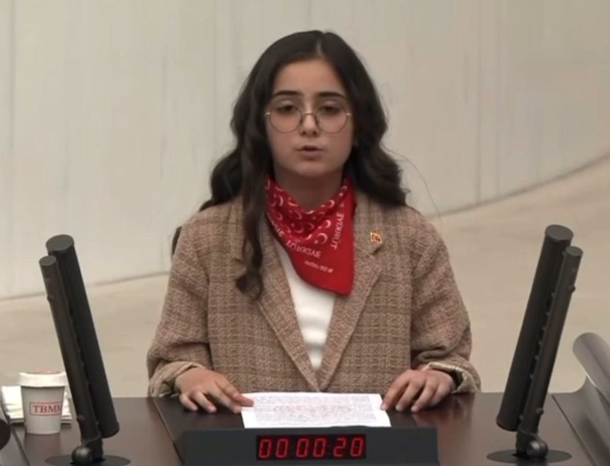 TBMM'nin açılışının 105. yıl dönümünde ulusal kompozisyon yarışmasında birinci olan İrem İmamlı'ya ödülü TBMM'de verildi
