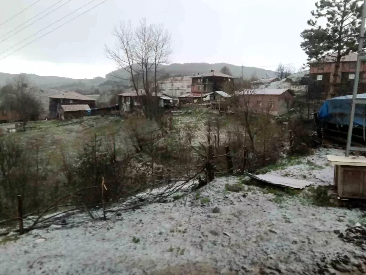Kastamonu'da Ceviz Büyüklüğünde Dolu Yağışı