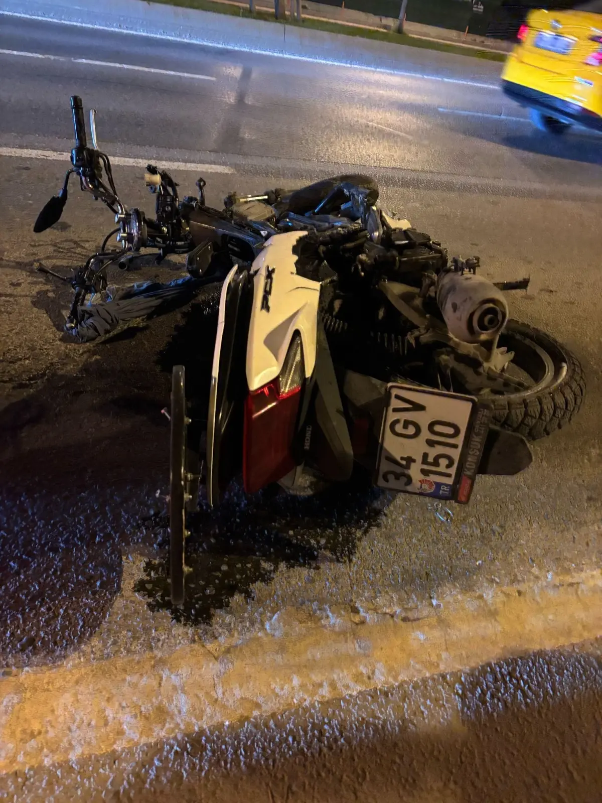 Maltepe'de Motosiklet ile Otomobil Çarpıştı: 1 Ölü
