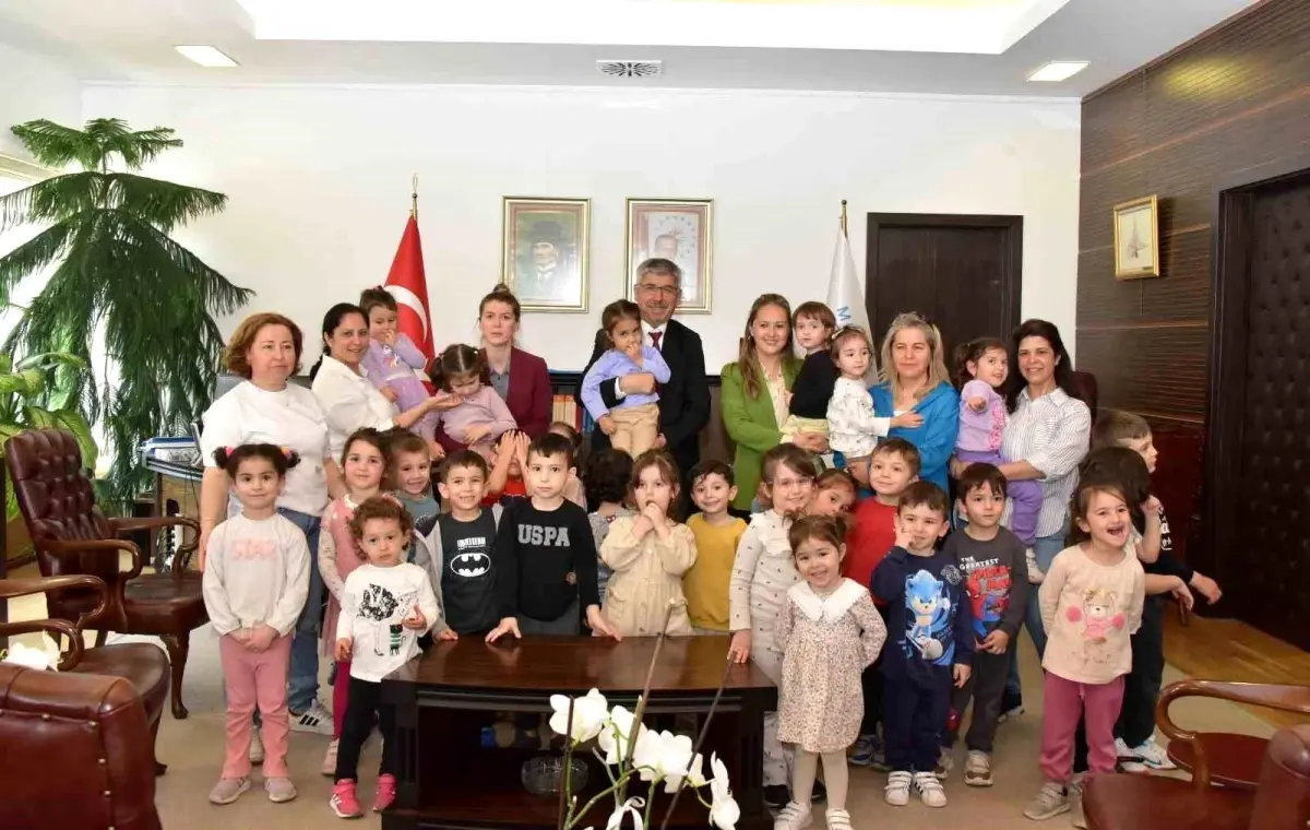 MSKÜ Rektörü, 23 Nisan Bayramında Minik Öğrencileri Ağırladı