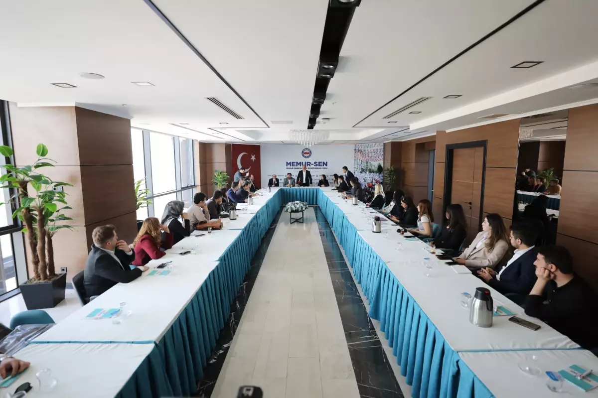 Sağlık-Sen Üyeleri Hukuki Danışmanlık İçin Buluştu