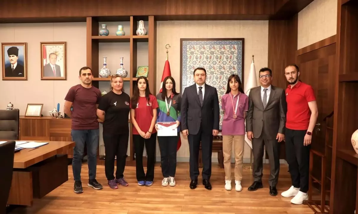 Kütahya Valisi Musa Işın, Taekwondo Şampiyonu Sporcuları Kabul Etti